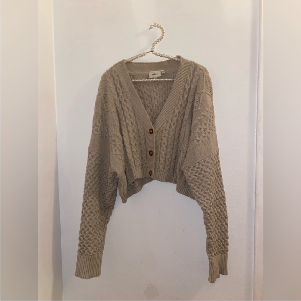 UO - Milk It Cable Knit Cropped Cardigan - Picture 5 of 12